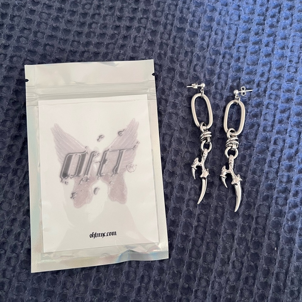 oht nyc dragon talon earrings